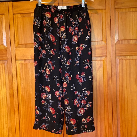 Joie Pants - Joie Silk Floral Wide Leg Cropped Pants Size Small Black and Red